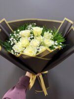 Siyah Bukette Beyaz Güller - Görsel 3