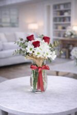 Kristal Vazoda Papatya ve Güller - Görsel 2