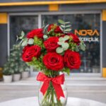 Kristal Silindir Cam Vazoda 11 Kırmızı Gül