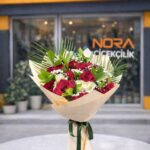 Kırmızı ve Beyaz Karışık Gül Buketi