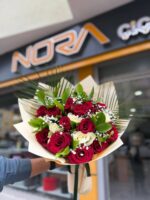 Kırmızı ve Beyaz Karışık Gül Buketi - Görsel 3