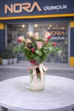 Cam Vazoda Pembe Güller